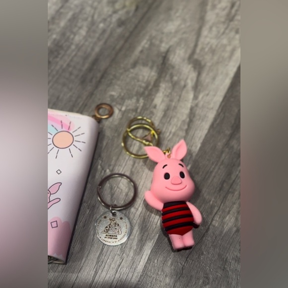 Winnie the Pooh Wallet with Keychains NEW Disney Piglet - Picture 4 of 4
